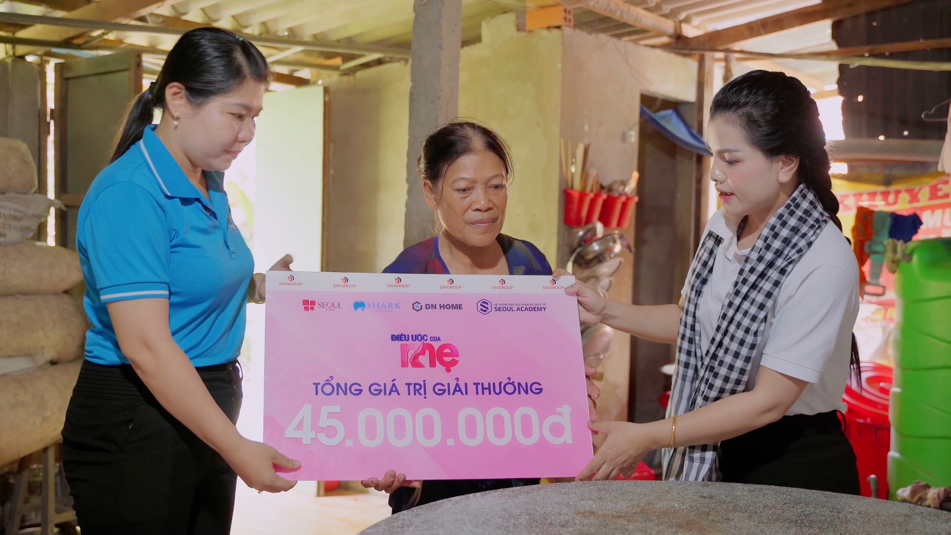 Chị Huỳnh Như Lam có những chia sẻ xúc động trên cương vị là người đại diện, cũng là Tổng Giám Đốc Thẩm mỹ viện Seoul Center