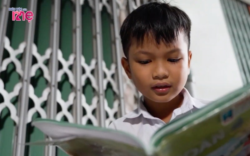 Một cậu bé khôn ngô, tuấn tú nhưng cuộc đời em lại vô cùng bất hạnh