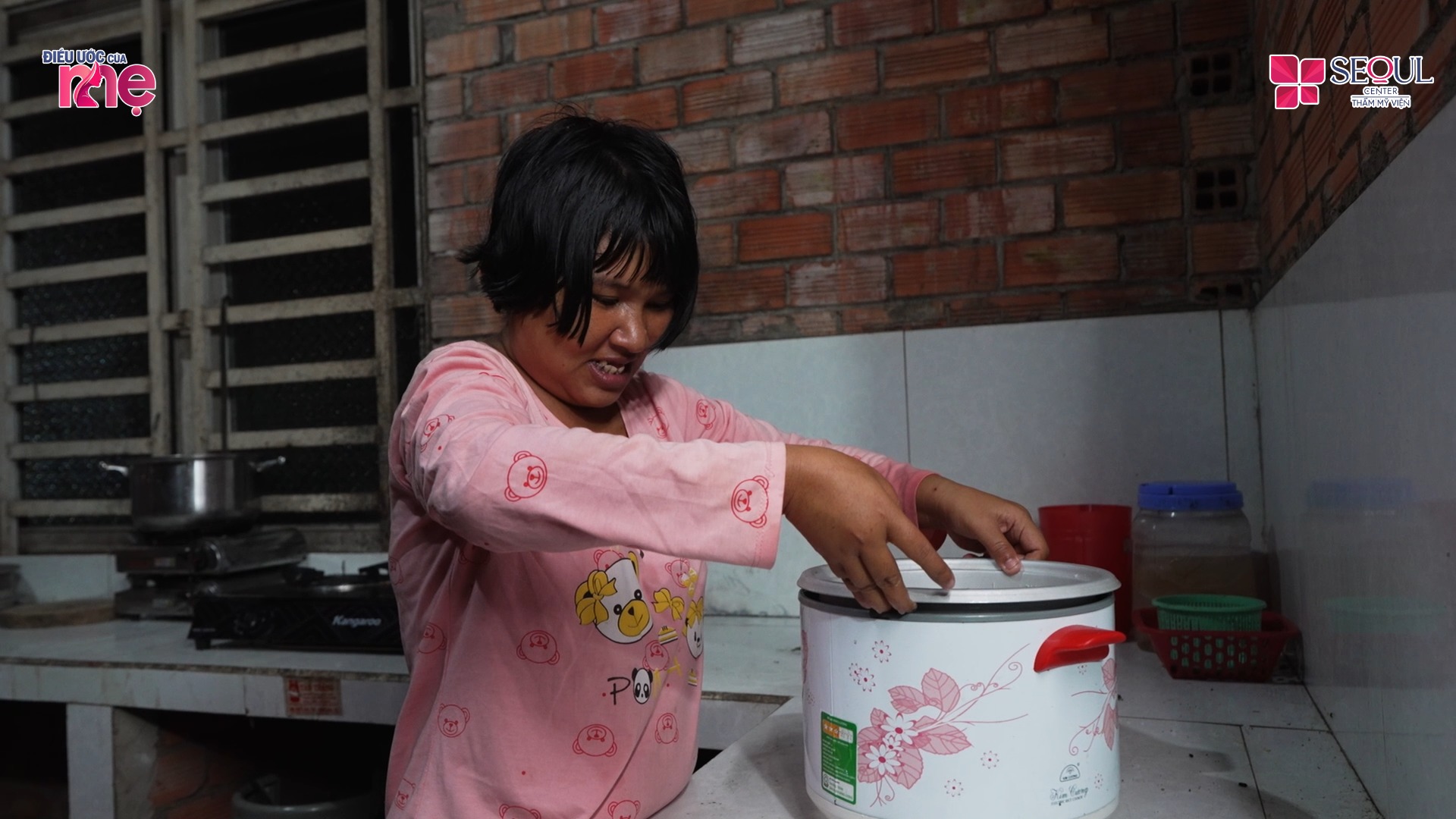 Chị Lệ không như người bình thường, trí nhớ kém,nhưng tình yêu chị dành cho con là vô bờ bến