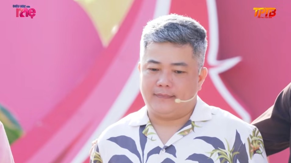 Khách mời Hoàng Mèo nghẹn ngào chia sẻ anh chưa từng tặng mẹ áo như những đứa con của chị Thảo