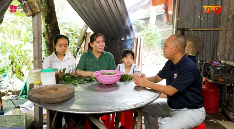 Chị Truyền Em và hai con bị gia đình nhà chồng hắt hủi, không cho gặp chồng những ngày cuối đời