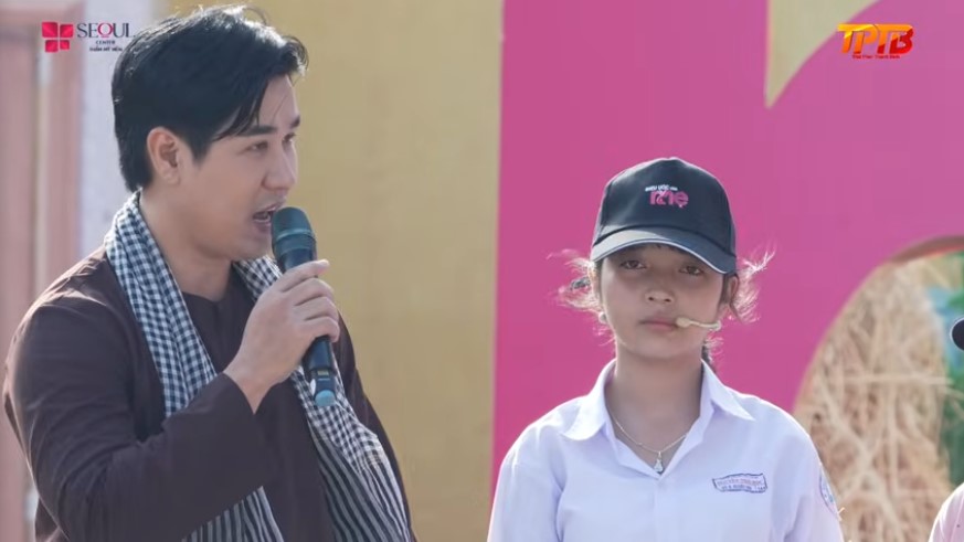 MC Nguyên Khang xúc động chia sẻ và an ủi gia đình bé Nhi