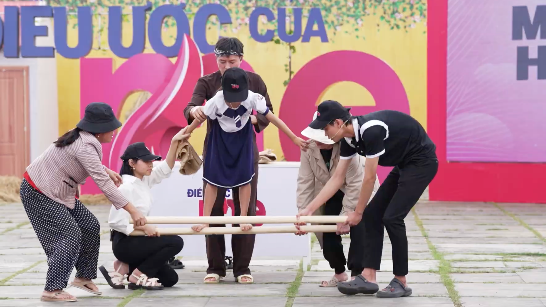 Các đội chơi tham gia chiến hết mình để vượt qua các vòng thi