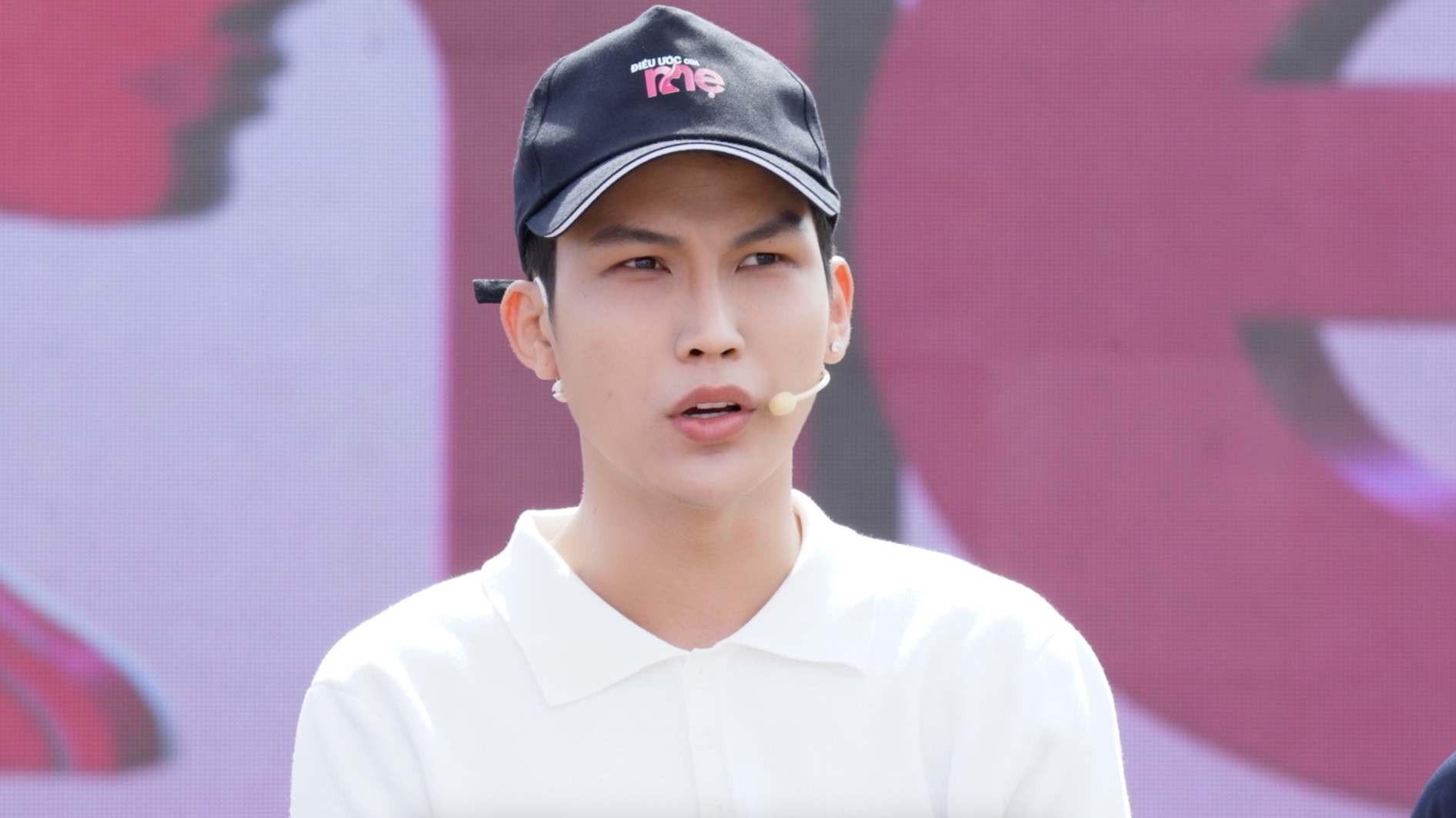 Rapper Tiêu Minh Phụng ngưỡng mộ sự mạnh mẽ của bé Thủy và thẳng thắn lên án vấn nạn bạo lực gia đình mà gia đình chị Phước đã trải qua