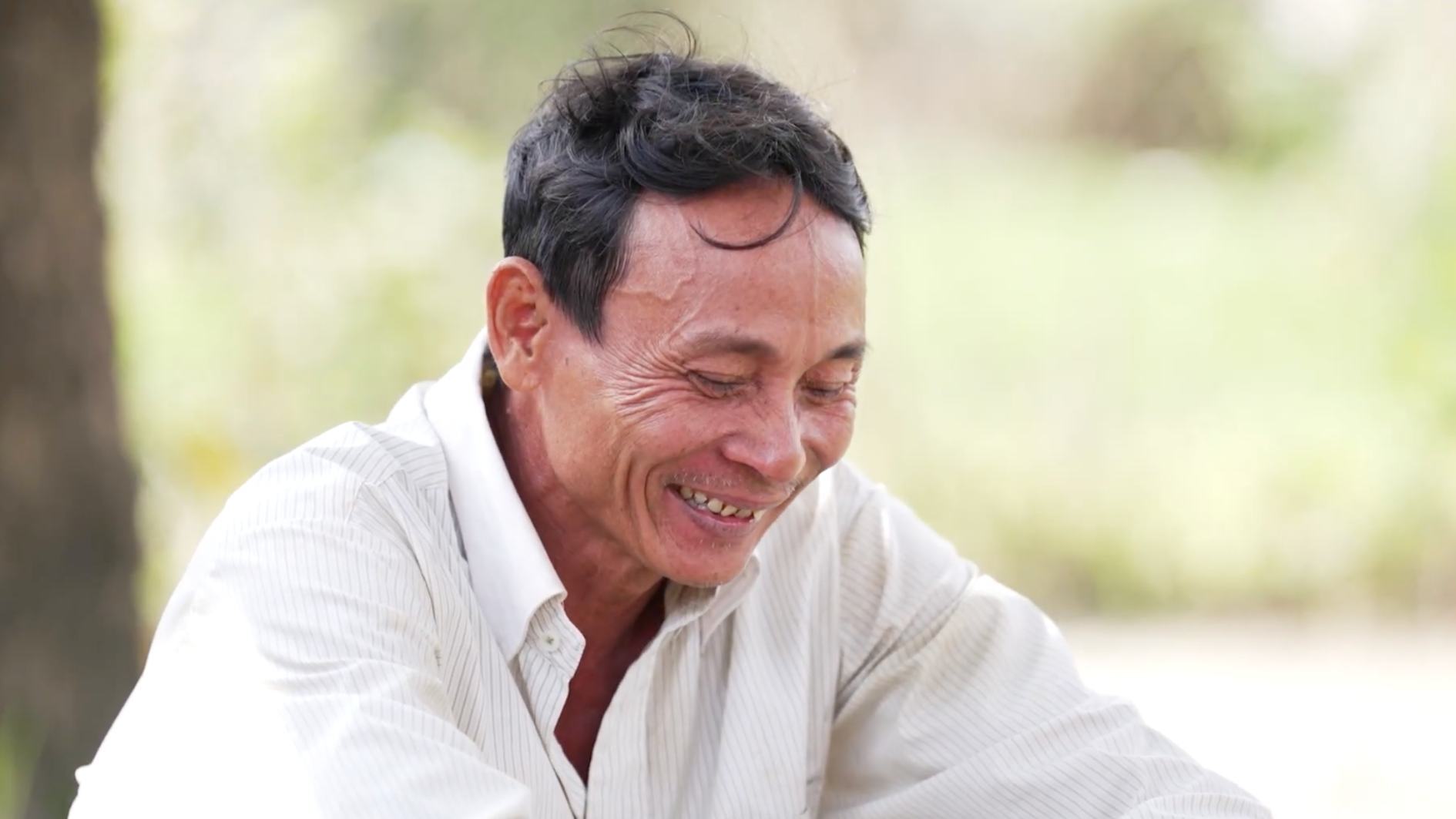 Khi anh Thái Phan Thanh Bình hỏi về ý định tiến thêm bước nữa, anh Mỹ cười tươi tâm sự chỉ muốn sống vậy nuôi con vì anh còn thương vợ đã khuất rất nhiều