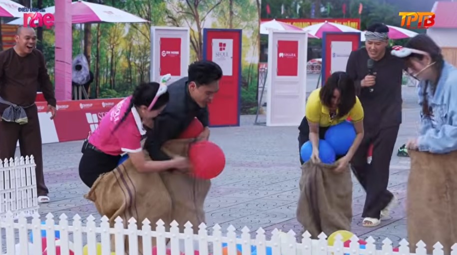 Các đội chơi rất nhiệt huyết và vui vẻ khi tham gia vòng chơi đầu tiên - Mở khóa hy vọng