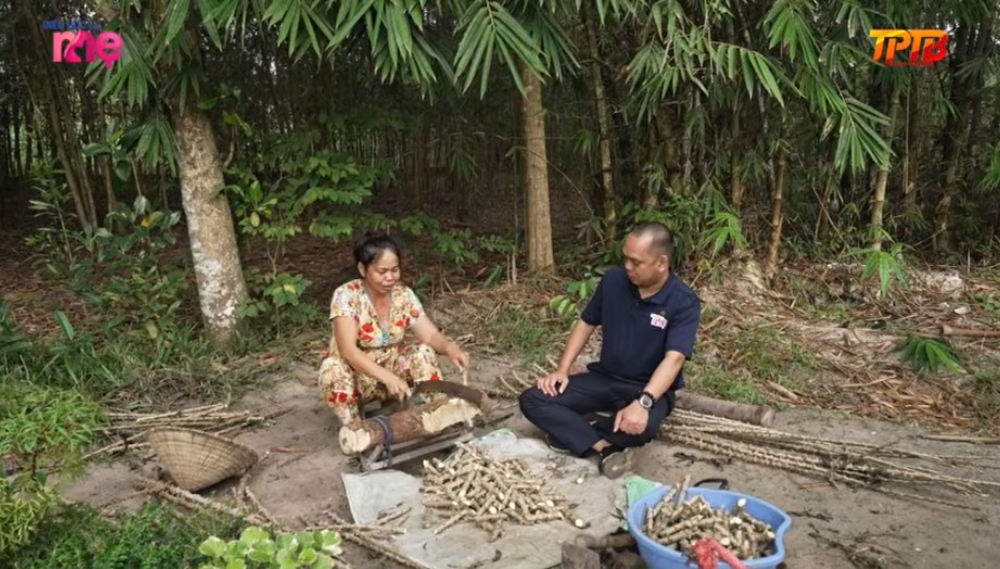 Chị Lài bị khuyết tật nhưng lại bị chồng bạo hành khiến chị phải dắt con trốn chạy, một mình nuôi con ăn học