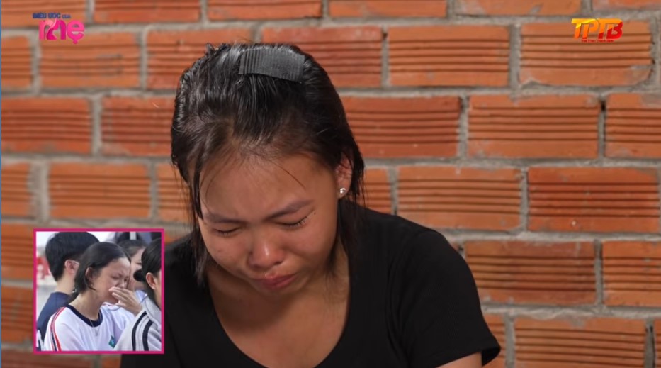 Bé Mai rất thương mẹ, muốn học xong lớp 12 sẽ nghỉ học đi làm nuôi mẹ