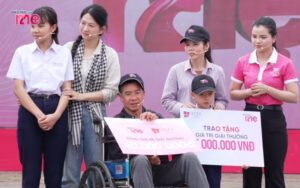 Sau chương trình, gia đình chị nhận được nhiều phần quà vô cùng giá trị