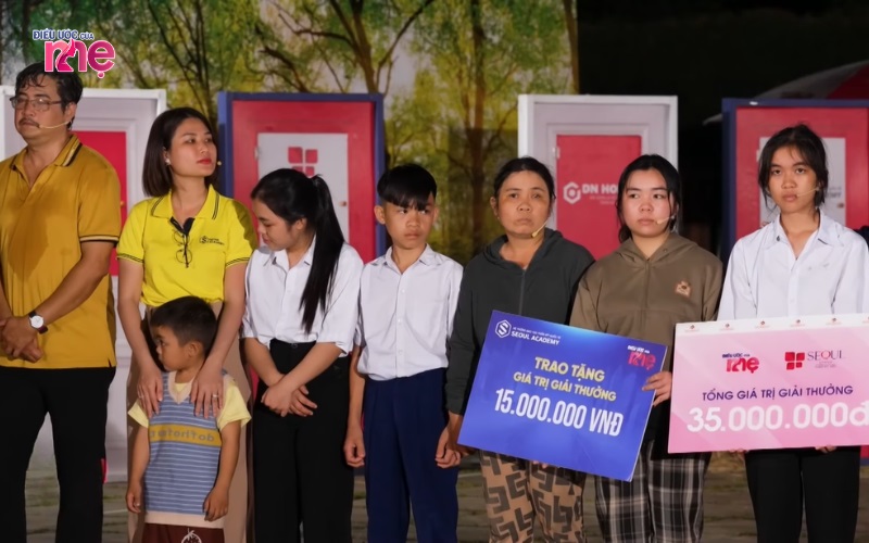 Thông qua chương trình, gia đình chị nhận được nhiều phần quà vô cùng giá trị