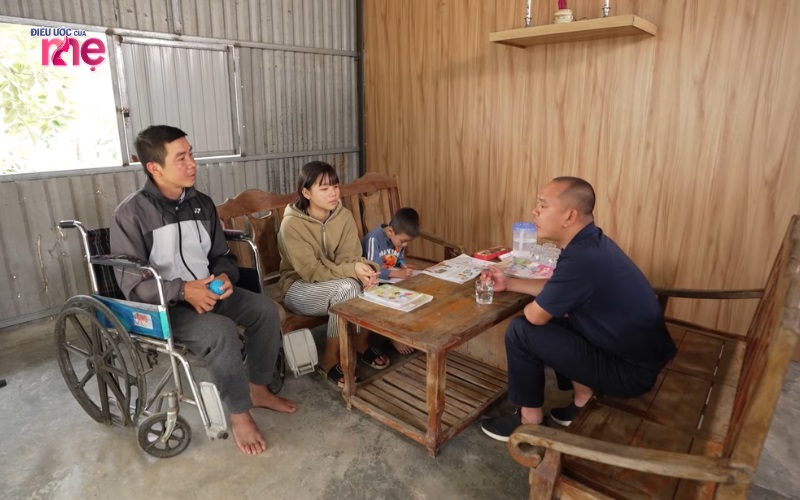 Một biến cố lớn đến với gia đình, khiến mọi gánh nặng gìm chặt lên đôi vai của chị Thoa