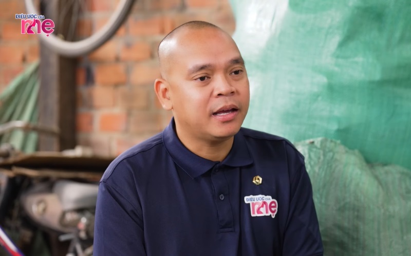 Người kết nối Thái Phan Thanh Bình không khỏi xúc động trước khi chứng kiến hoàn cảnh của gia đình chị