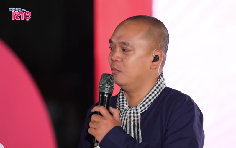 Anh Bình cũng không khỏi xúc động mà chia sẻ