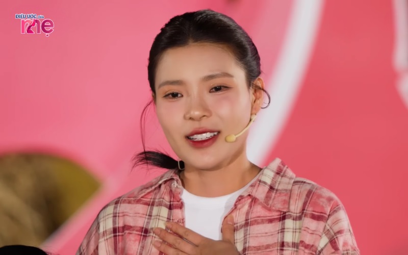 Diễn viên Thúy Diễm cũng nghẹn ngào chia sẻ