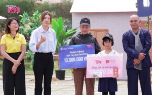 Những phần quà giá trị được trao gửi đến gia đình em