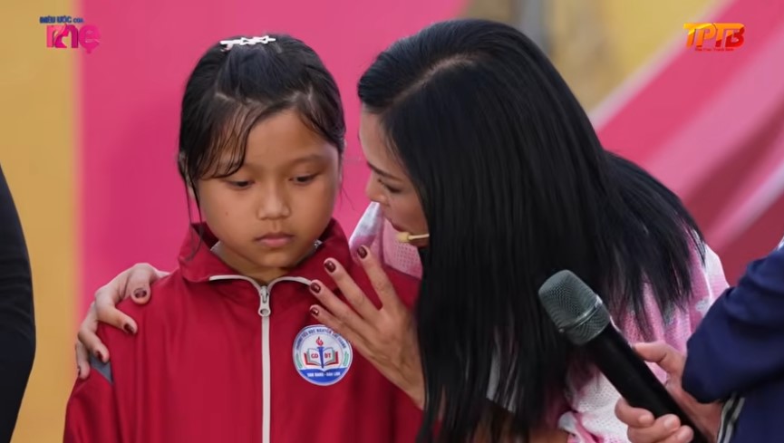 Ca sĩ Phương Thanh nhắn nhủ với bé Duyên cháu chị Quân đừng giận mẹ, mẹ không muốn bỏ con 