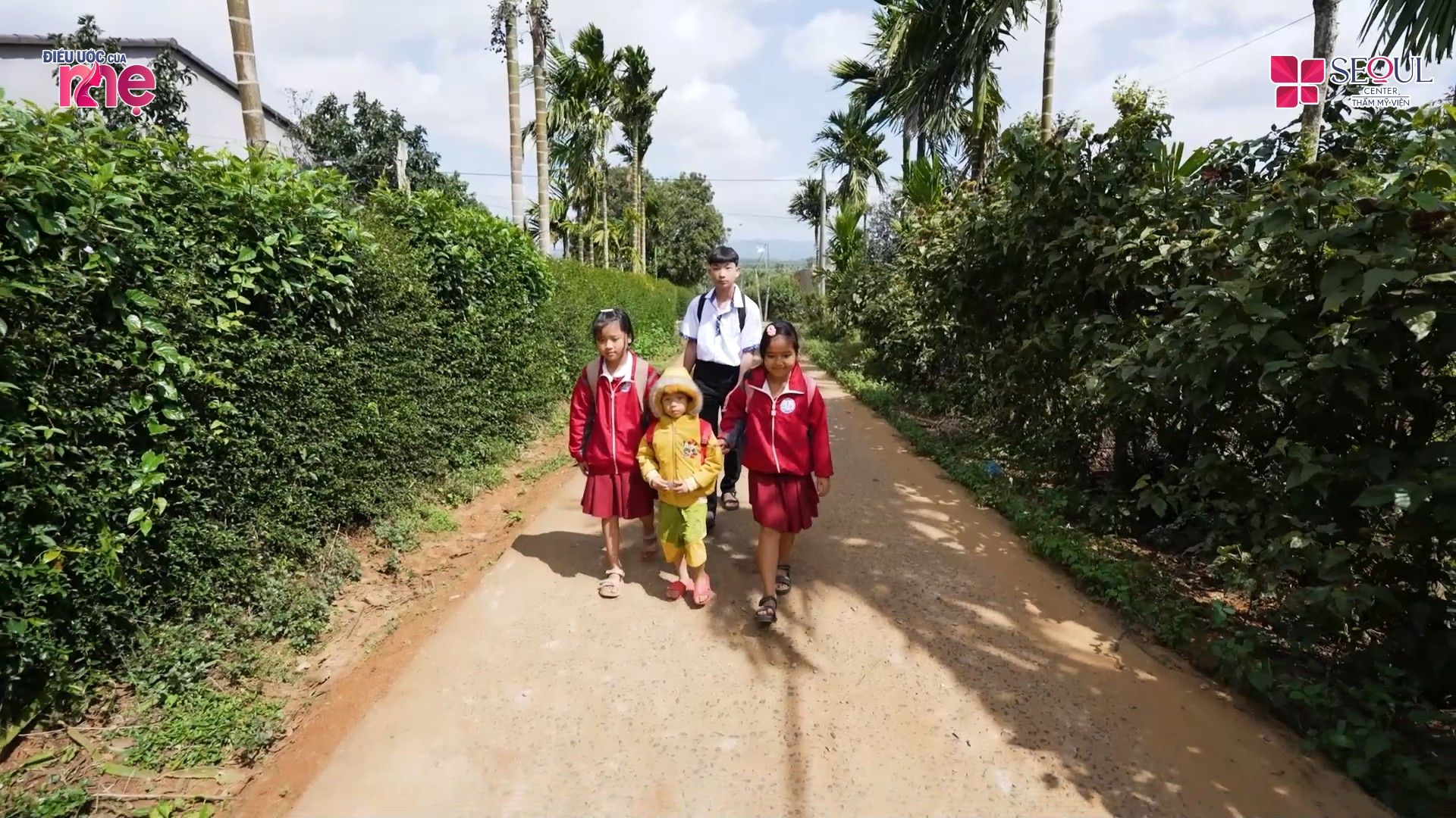 Các cháu cùng con của chị Quân luôn nỗ lực hết mình học giỏi với một niềm khao khát thoát khỏi cảnh nghèo của ba mẹ