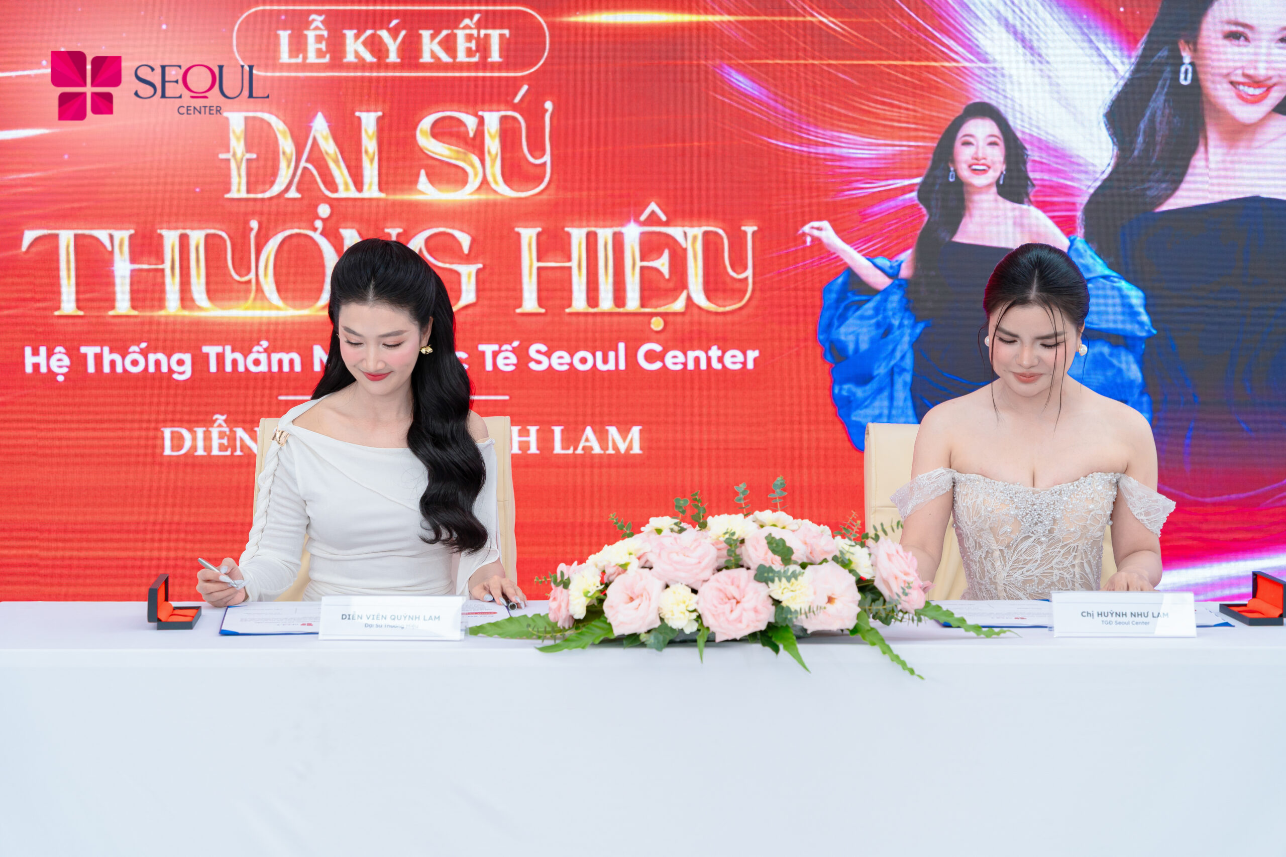 Diễn viên Quỳnh Lam và Tổng Giám Đốc Thẩm mỹ viện Seoul Center chị Huỳnh Như Lam ký kết hợp tác đại sứ thương hiệu