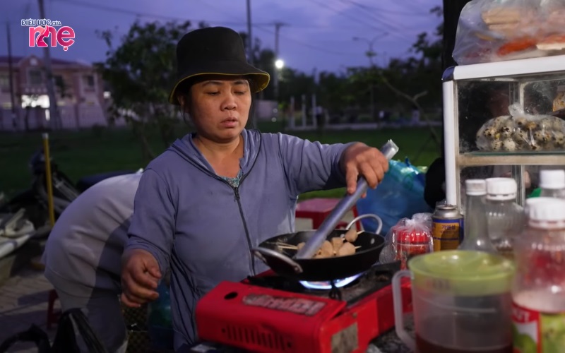 Nguồn thu nhập chính của toàn bộ gia đình chị là dựa vào xe cá viên chiên 