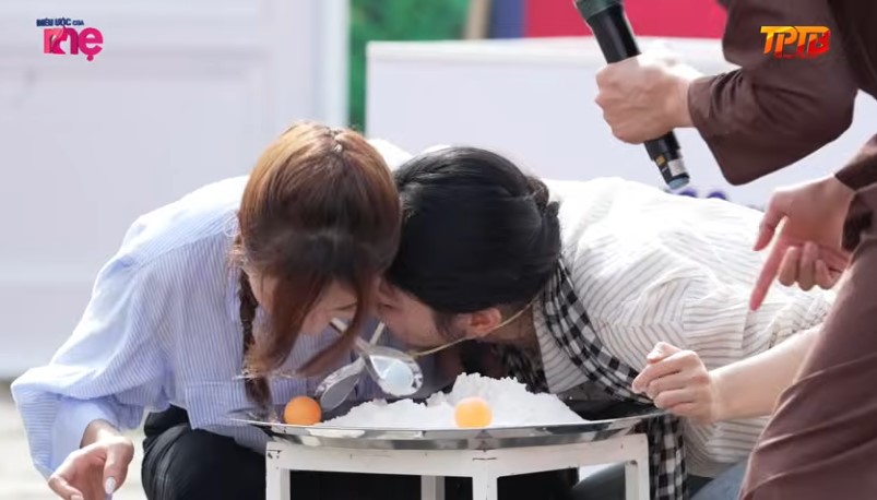 Hai khách mời cạnh tranh gay cấn ở từ vòng thi đầu tiên