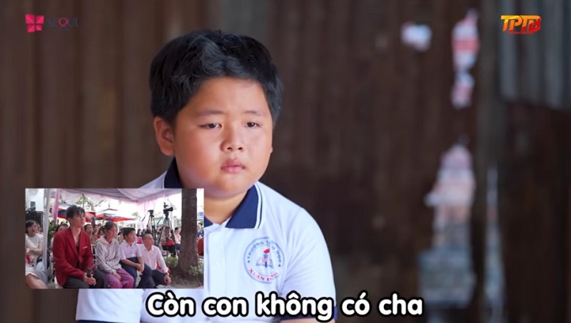 Đứa bé con của chị Thúy luôn buồn tủi vì mình không có cha