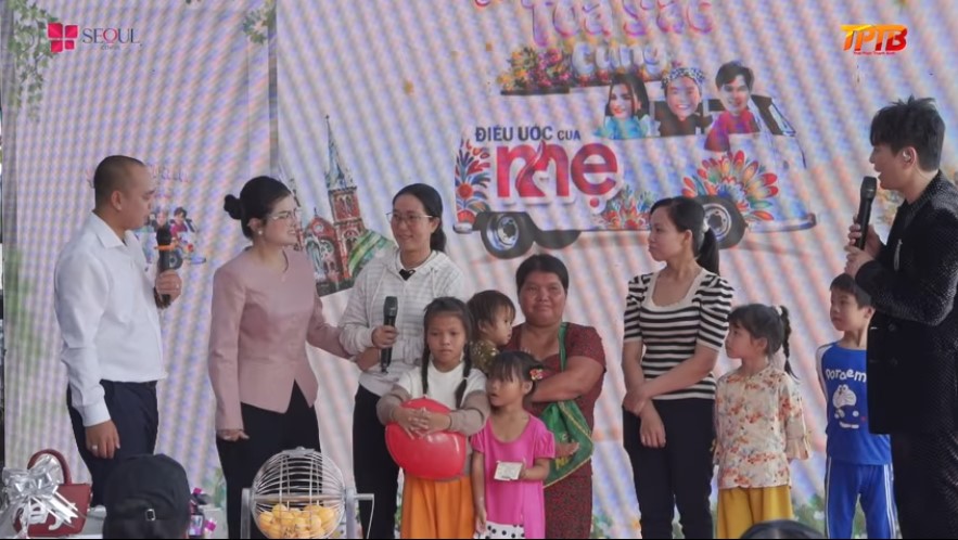 Chương trình đã tặng dịch vụ làm đẹp phù hợp với tình trạng da của một số phụ nữ có hoàn cảnh khó khăn