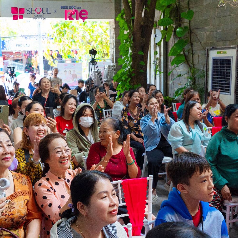 Các hàng ghế của Seoul Center Sóc Trăng đã kín chỗ từ rất sớm