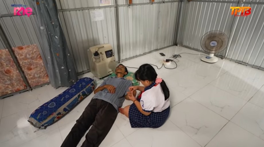 Một mình Bảo Trân vừa lo cho ba vừa lo cho mẹ khiến em nhiều lúc tủi thân, nhưng luôn tự nhủ không được khóc