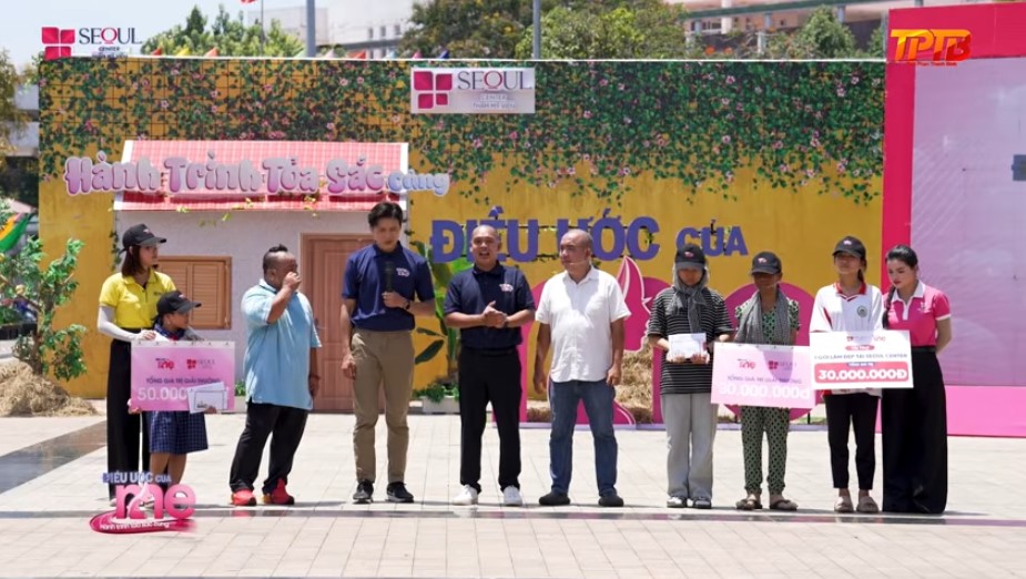 Ngoài phần thưởng từ chương trình, hai gia đình còn nhận được tài trợ từ các mạnh thường quân, nên sau khi tổng kết số tiền mà 2 gia đình nhận được lên đến gần 92 triệu 