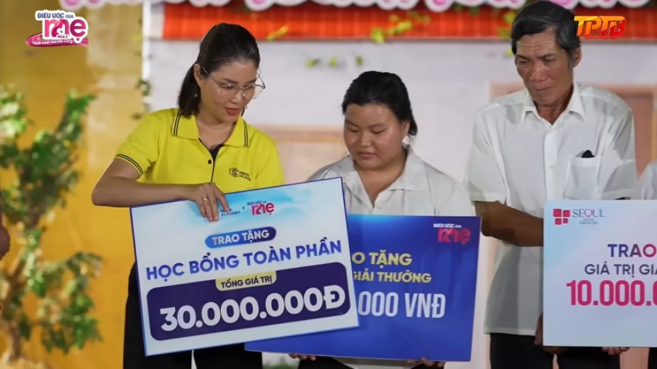 Bé Khánh Vi được nhà tài trợ Seoul Academy tài trợ học bổng 30 triệu để có nghề nghiệp kiếm sống trong tương lai