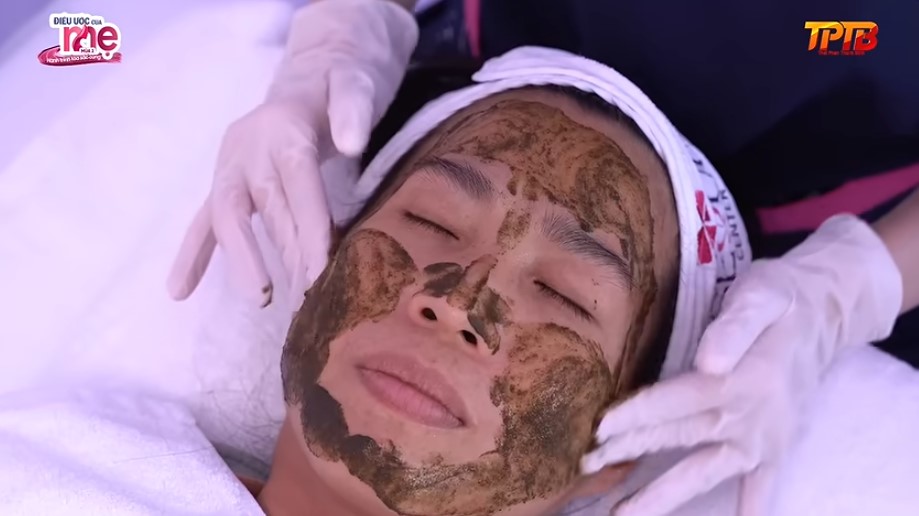 Để xuất hiện trước các con với diện mạo rạng rỡ, chị Trúc Ly đã được đội ngũ Seoul Center cho chị sử dụng chăm sóc da chuyên sâu tại chi nhánh