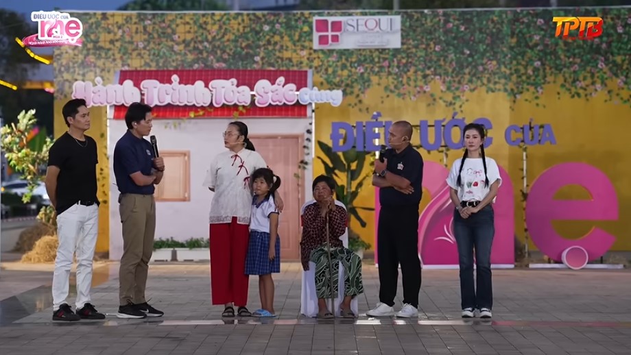 Bé Khánh Tiên 6 tuổi bất ngờ được gặp mẹ ngay tại trường quay chương trình