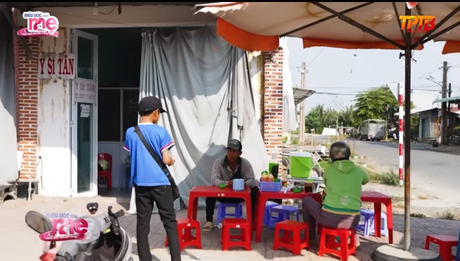 Câu bé Dược Đức - Em Mỹ Siêng hiểu chuyện muốn nghỉ học để cho chị có cơ hội đi học, hàng ngày bán vé số kiếm phụ chị