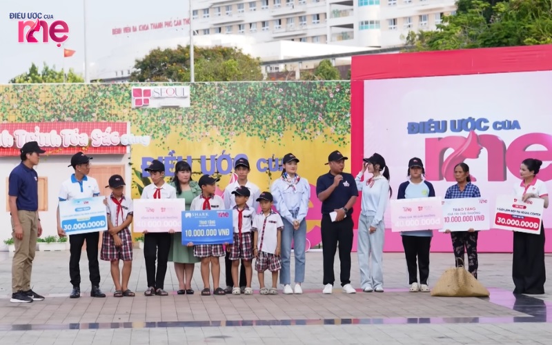 Kết thúc chương trình, mỗi gia đình đều mang về nhiều món quà có giá trị cả về vật chất lẫn tinh thần
