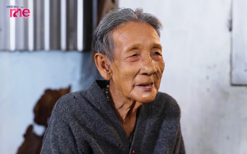 Trên gương mặt bà Hai chất chứa nhiều nỗi buồn và sự khốn khổ 