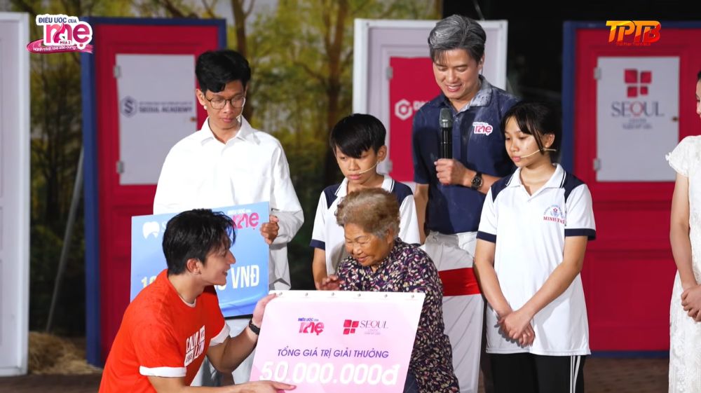 Trúc Mai được hỗ trợ toàn bộ chi phí học đại học, tiếp thêm động lực theo đuổi việc học và thực hiện ước mơ báo hiếu bà. 