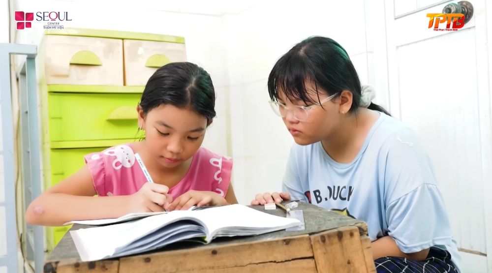 Mỗi thành viên trong gia đình ông Tứ đều mang một điều ước giản dị, chỉ mong người thân luôn khỏe mạnh và gia đình sớm vượt qua khó khăn. 