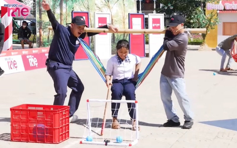 Các khách mời tham gia hết mình trong vòng thi đầu tiên