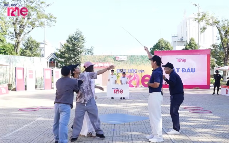 Vượt qua thử thách cùng hai khách mời và hai nhà tài trợ