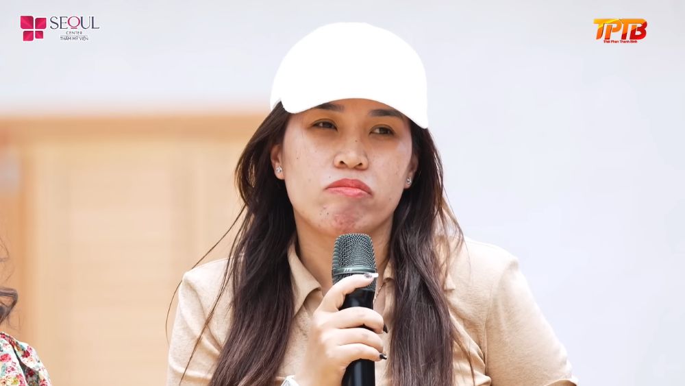 Cuối chương trình, chị Thanh Thanh đã hào phóng làm tròn tổng số tiền trao tặng cho mỗi gia đình là 150 triệu đồng để giúp họ trang trải cuộc sống và ổn định tương lai.