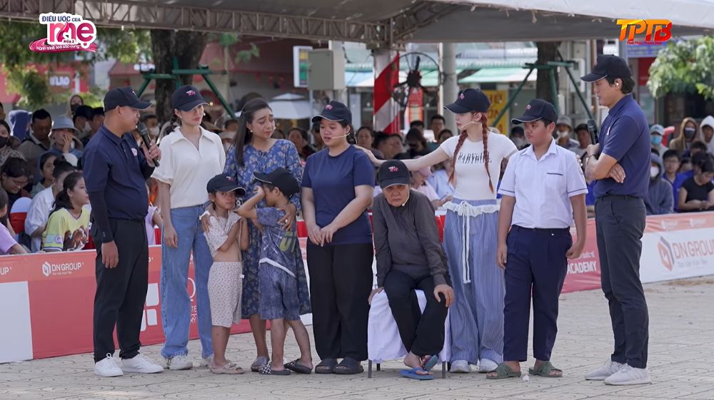 Liz Kim Cương xót xa khi Gia Hân phải nghỉ học, sớm gánh vác trách nhiệm chăm lo cho mẹ bệnh, bà nội và các em khi tuổi đời còn quá nhỏ