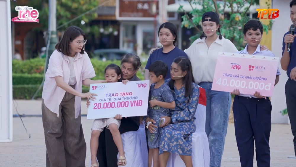 Gia đình chị Trang nhận tổng hỗ trợ 152 triệu đồng từ chương trình, các nhà tài trợ, khán giả và mạnh thường quân, tiếp thêm nguồn lực chăm lo cho các con