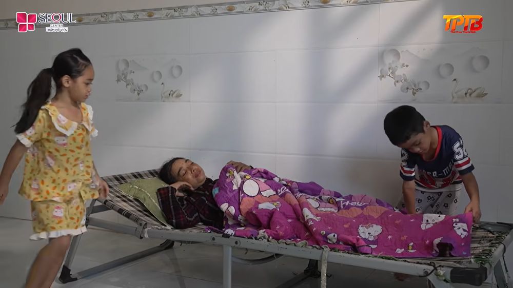 Gia đình chị Hoàng Thị Trang có sáu thành viên gồm bà nội và bốn người con nhỏ đang tuổi ăn học, cùng nương tựa trong căn nhà nhỏ ở Lâm Đồng