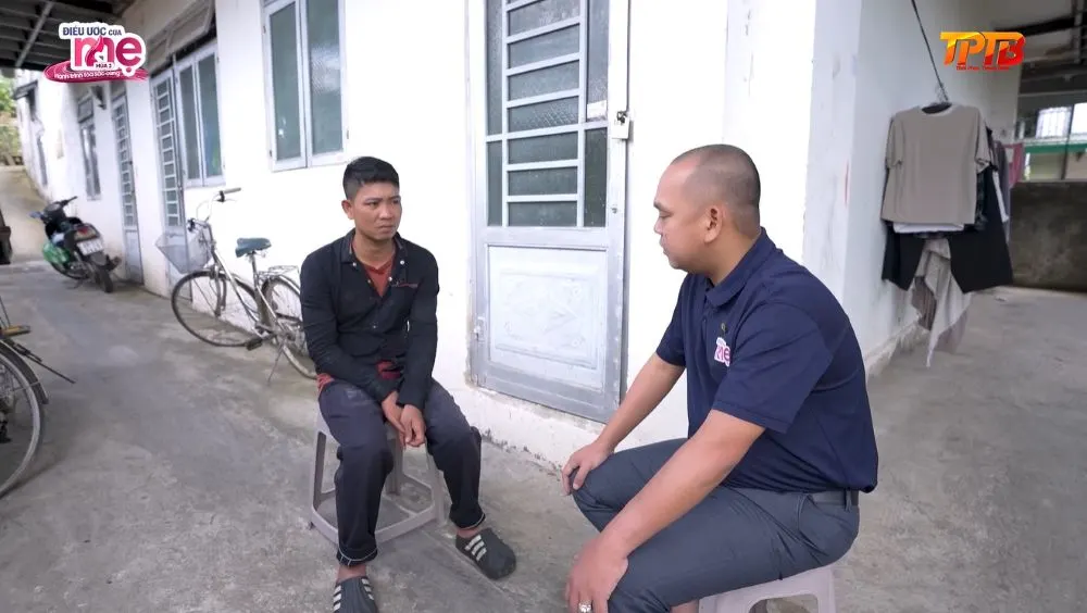 Trước biến cố, anh Cường là trụ cột gia đình, miệt mài làm phụ hồ, chắt chiu từng đồng để nuôi vợ con trong mái ấm tuy nghèo khó nhưng đầy tiếng cười