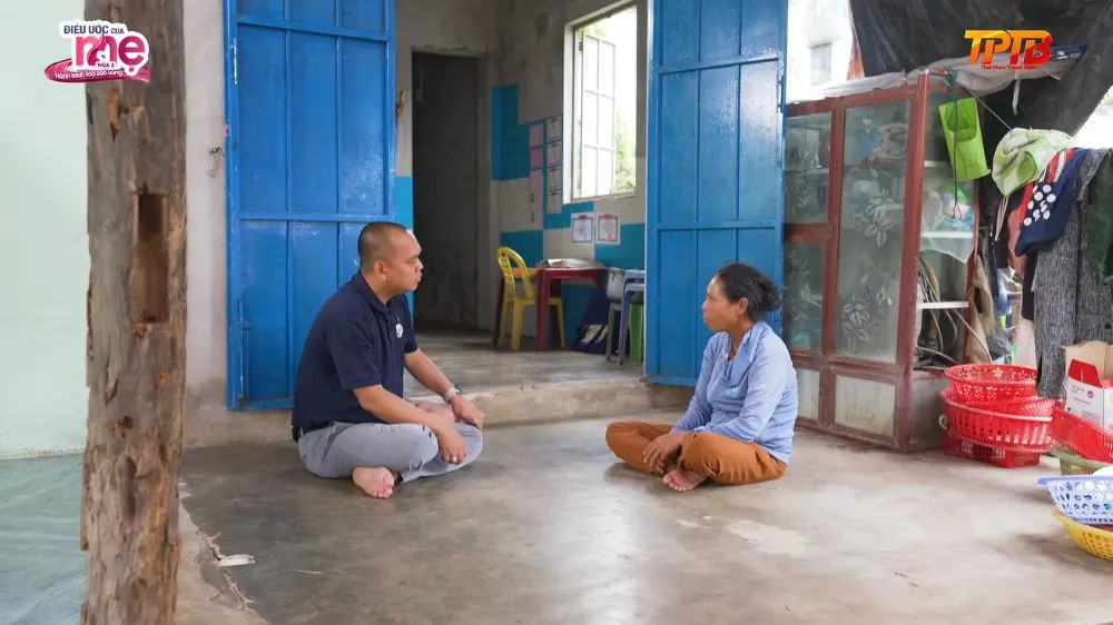 Dù hoàn cảnh thiếu thốn, Bảo vẫn đạt học sinh giỏi suốt 7 năm liền, tranh thủ làm đủ nghề sau giờ học để phụ giúp bà ngoại trang trải cuộc sống