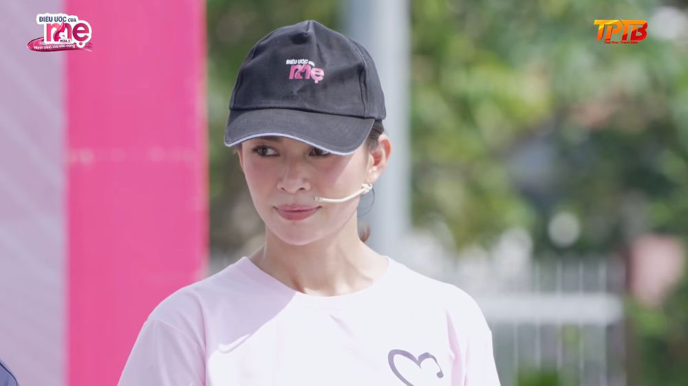 Á hậu Mâu Thủy xúc động trước sự hy sinh của chị Mộng Cầm, trân trọng tình thương chị dành cho các con và chồng.
