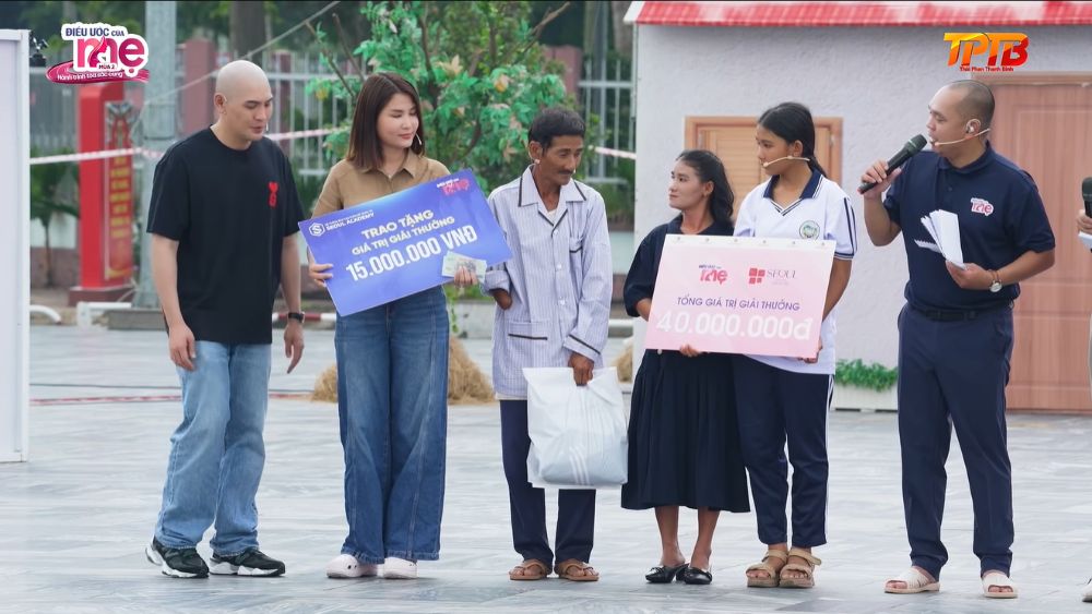 Gia đình chú Trọng và bé Thơm nhận tổng hỗ trợ khoảng 134 triệu đồng từ chương trình, nhà tài trợ và các tấm lòng vàng