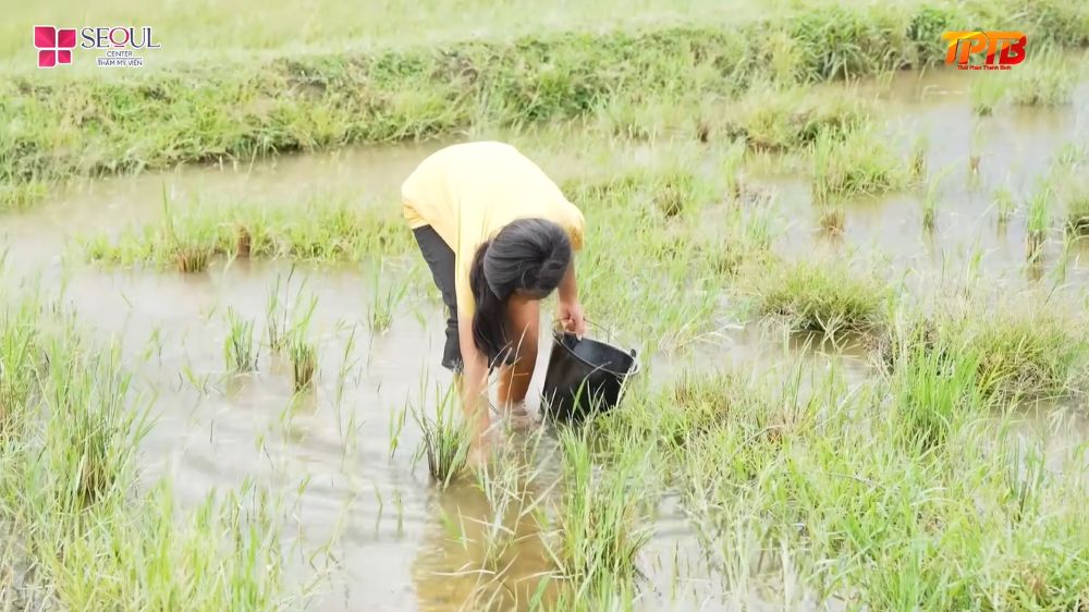Bé Thơm mơ ước trở thành bác sĩ để cứu người và mong gia đình bớt khó khăn, còn chú Trọng chỉ mong đủ sức khỏe nuôi cháu ăn học và che chở cho con gái