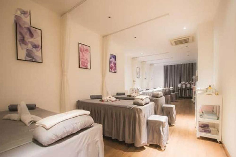 Spa tắm trắng mang phong cách hiện đại, không gian yên tĩnh, tạo cảm giác chăm sóc toàn diện