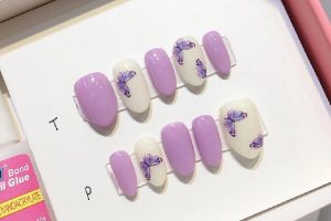 Nail bướm phối trắng và tím